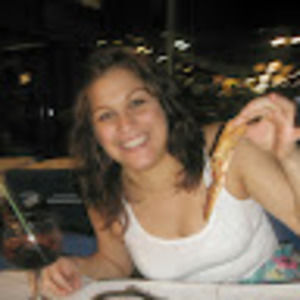 Meet your Posher, Larissa